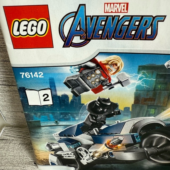 LEGO Avengers Set 76142 - Picture 3 of 3